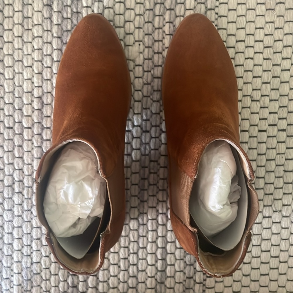 Nisolo Chestnut Suede Chelsea Ankle Boots - Picture 6 of 9